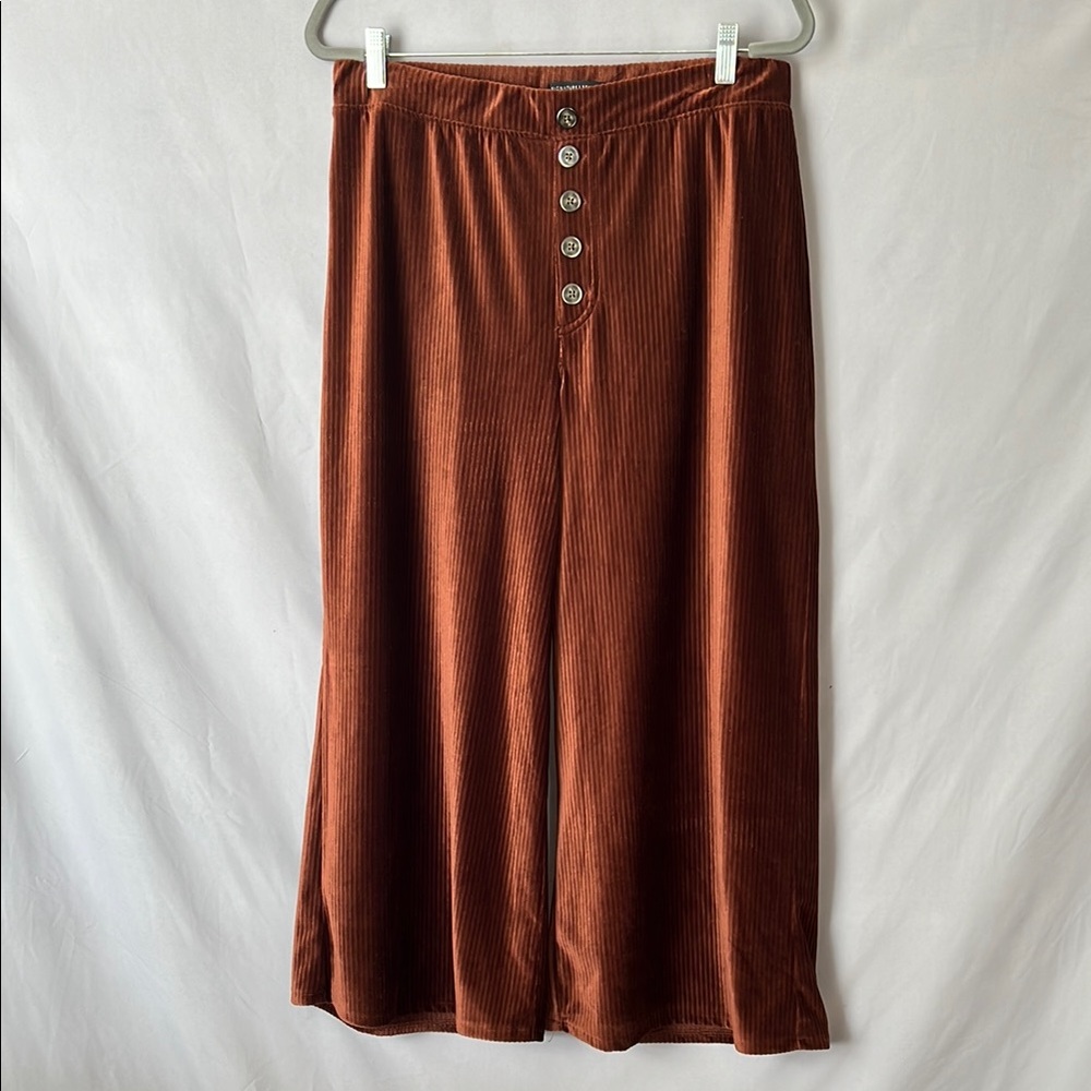 Signature Studio copper velvet ribbed wide leg crop pants | size M